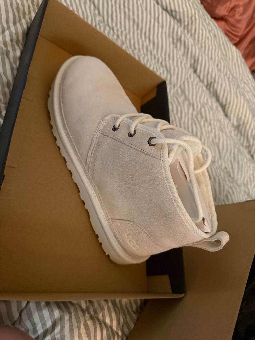 UGG white mens  Suede Chukka Boot